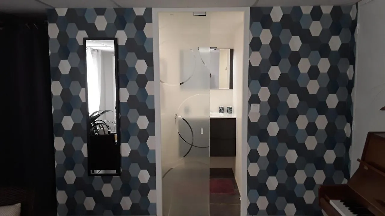 Suite Hauteurs De Vichy Creuzier-le-Vieux 0*,